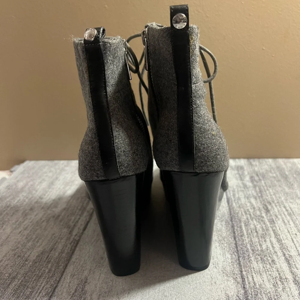 Michael Kors Gray Ankle Boot Women’s Size 7.5 Wedge Heel Lace Up Bootie - Picture 5 of 8